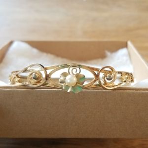 Bracelet with flower and pearl accent